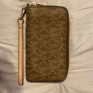Michael kors wristlet